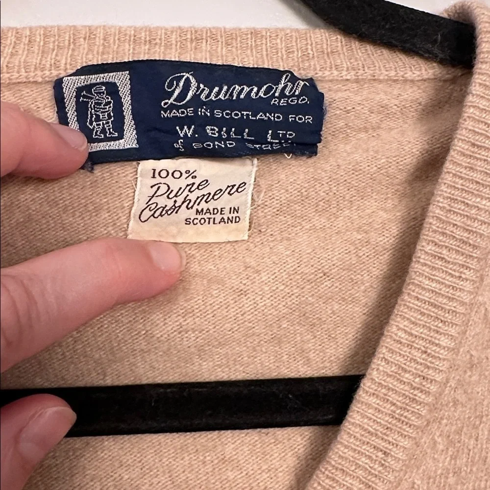 Vintage Drumohr 100% Cashmere Vneck Sweater Camel Size Large